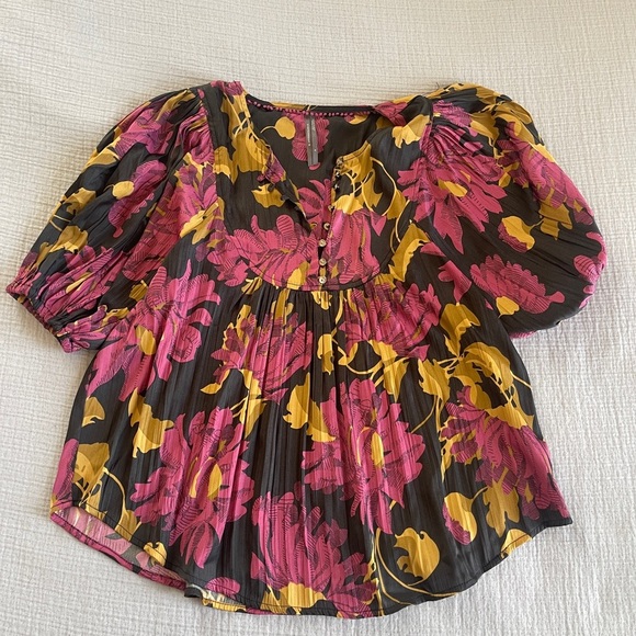 Anthropologie Tops - Anthropologie floral draped blouse size small puff sleeves